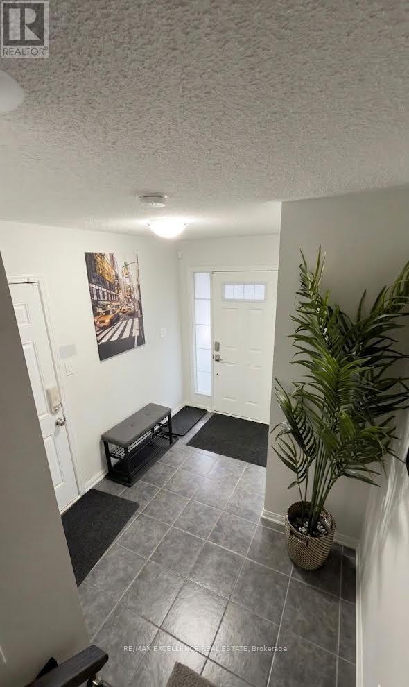 Building Photo - 566 Attenborough Terrace