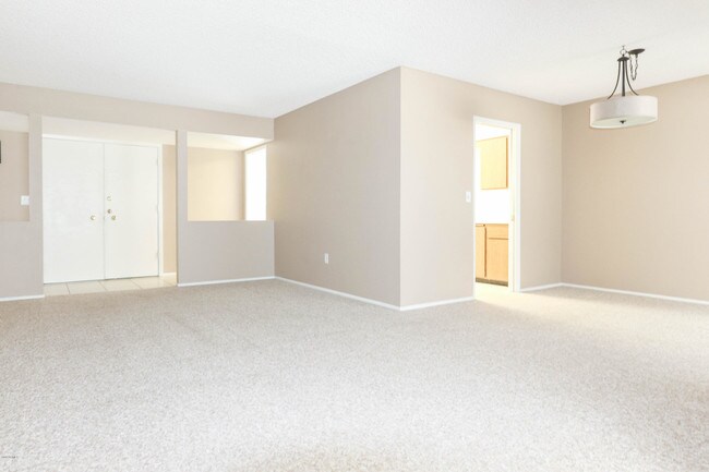 Building Photo - 10943 W Tropicana Cir