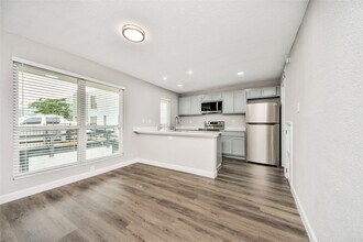 Building Photo - 781 Country Pl Dr