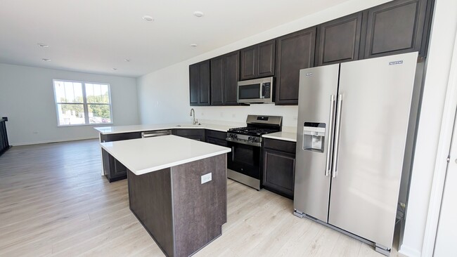 Building Photo - 527 Red Oak Cir