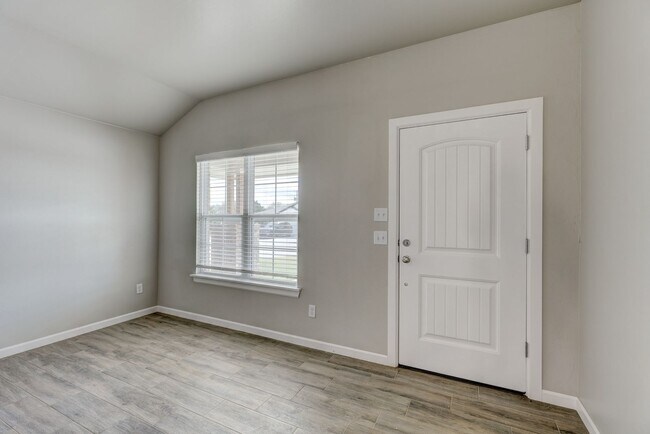 Building Photo - Brand new duplex!
