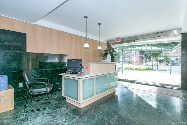 Foto del edificio - 88 Cutter Mill Rd