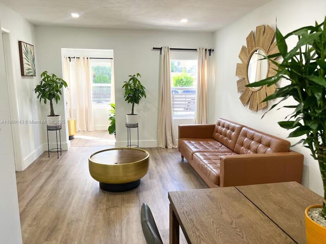 Foto principal - 1025 NW 55th St