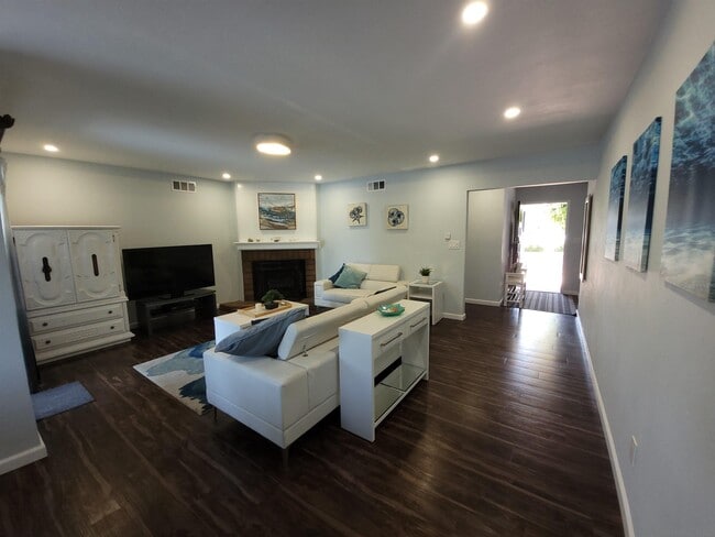 Building Photo - 957 Tarento Dr