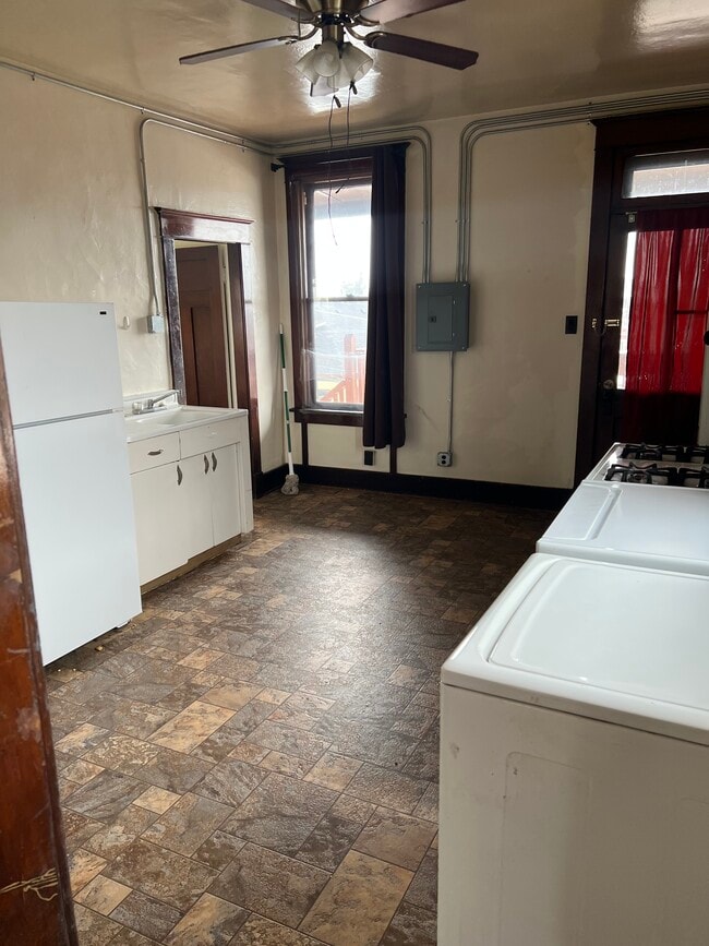 Building Photo - 632 W Quartz St