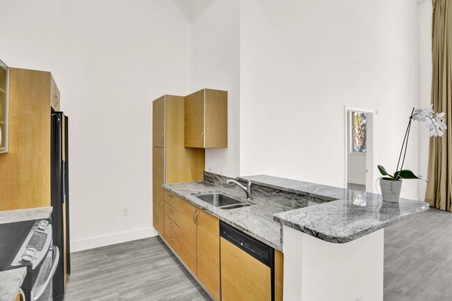 Building Photo - 2775 NE 187th St