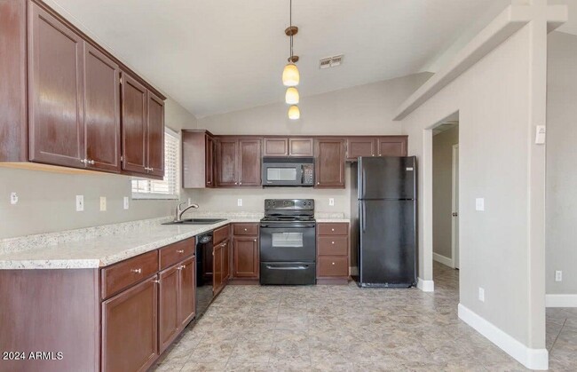 Building Photo - 143 N 86th St