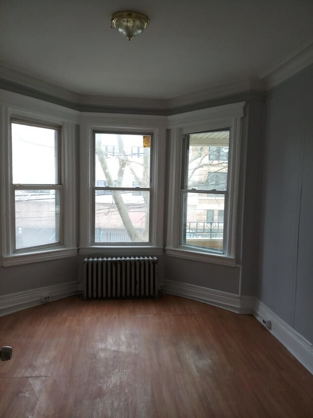 Primary Photo - 147 Warner Ave