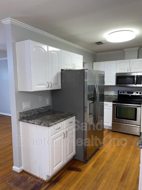 Building Photo - 1715 Bayou Dr