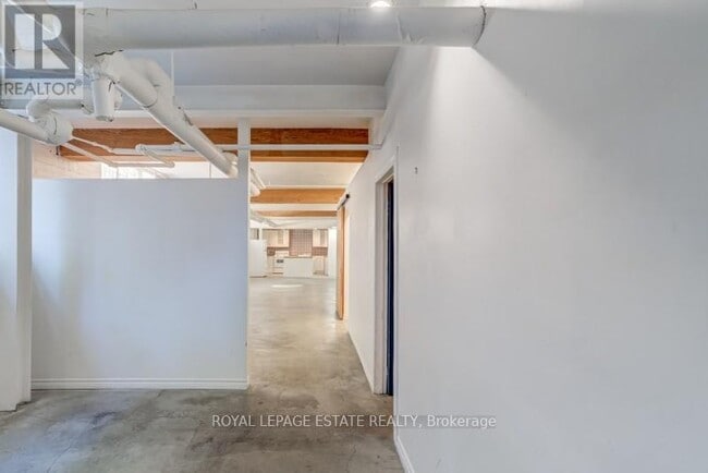 Building Photo - 535 Queen St E