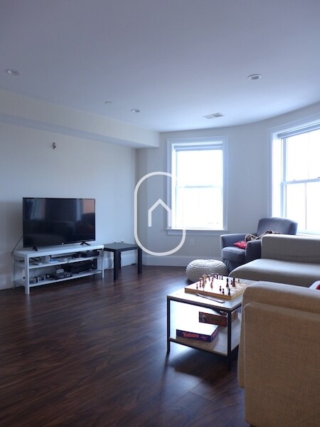 Foto del edificio - 8 Newcomb St