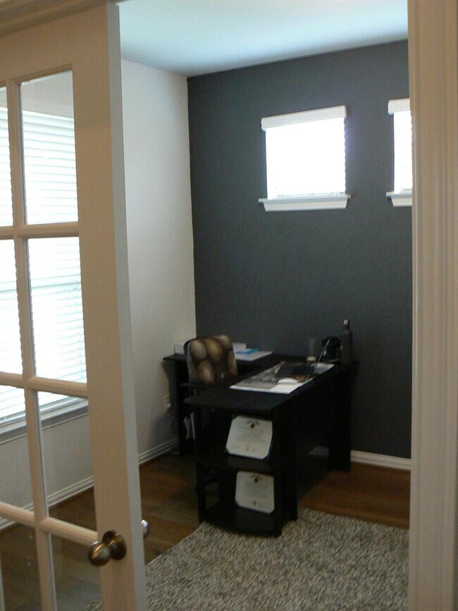 Foto del edificio - 5900 Bucine Cv