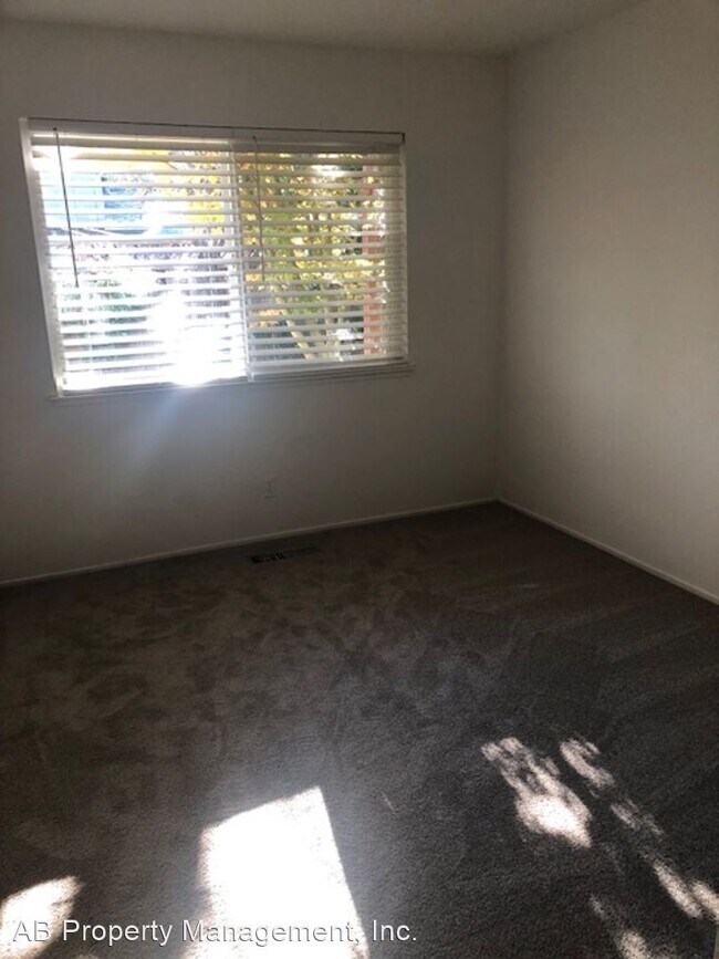 Foto del edificio - 4 br, 2 bath House - 4820 Smith Gate Court