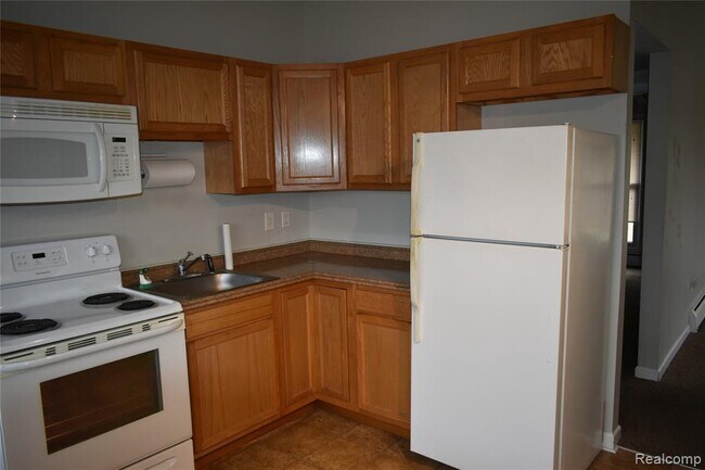 Foto del edificio - 2325 W 14 Mile Rd