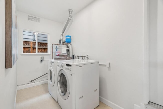 Foto del edificio - 1106 Viscaino Ave