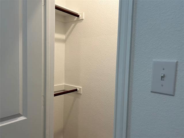 Foto del edificio - 5484 Montrose Dr