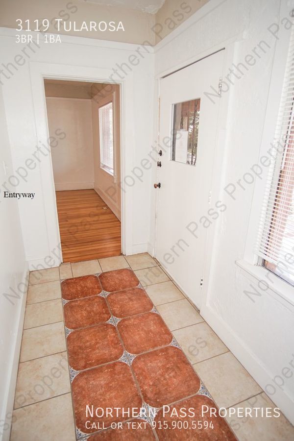 Building Photo - 3 Bedroom Craftsman Home Near Five Points!
