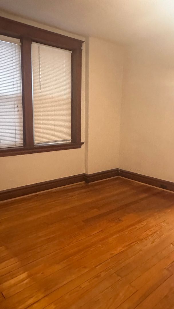 Foto del edificio - 4666-68 Rosa