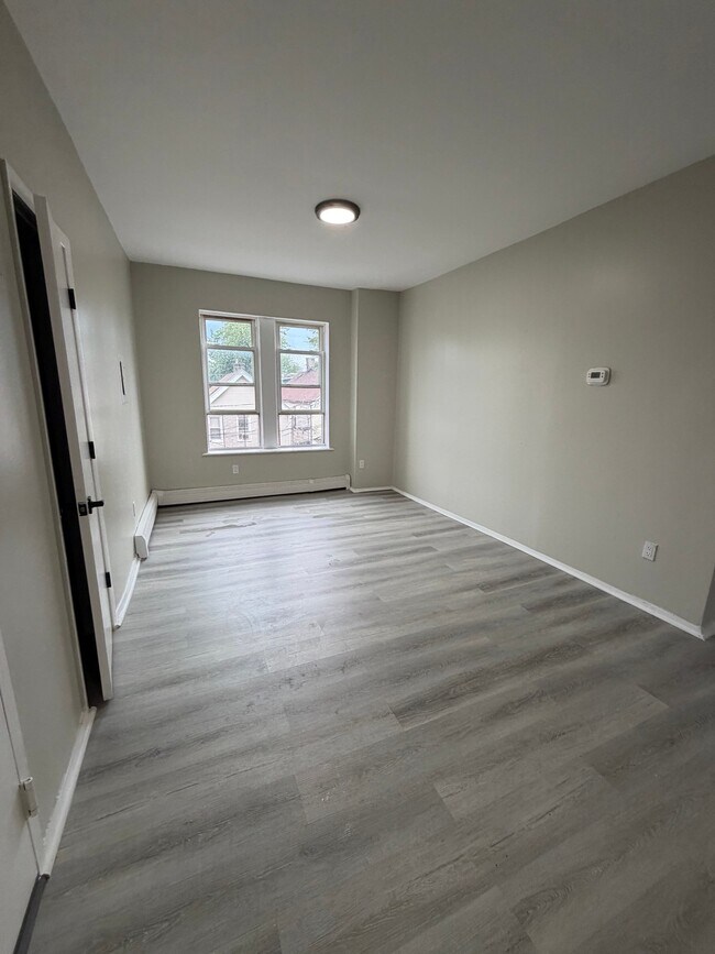Building Photo - 153 Pierson St