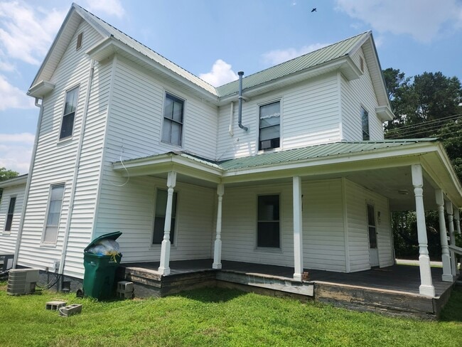 Building Photo - 302 Dahl St