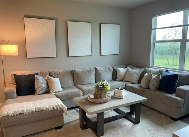 Foto del edificio - 6536 Cloverdale Ave