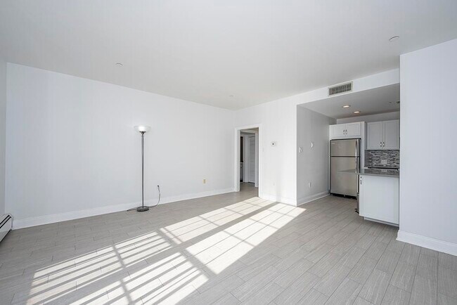 Building Photo - 100 Shearwater Ct E