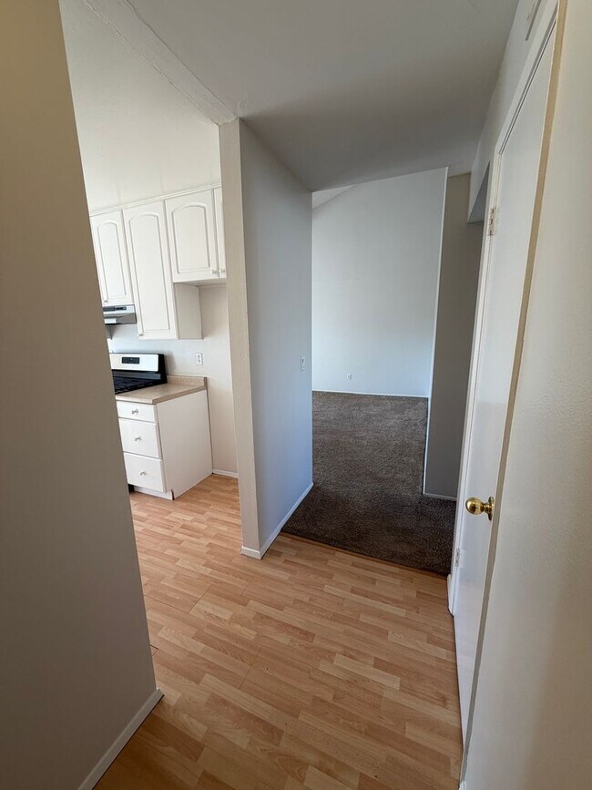 Foto del edificio - LA VETA MONTEREY COMPLEX ORANGE - 2 BEDROOM 2 BATH  $2,575