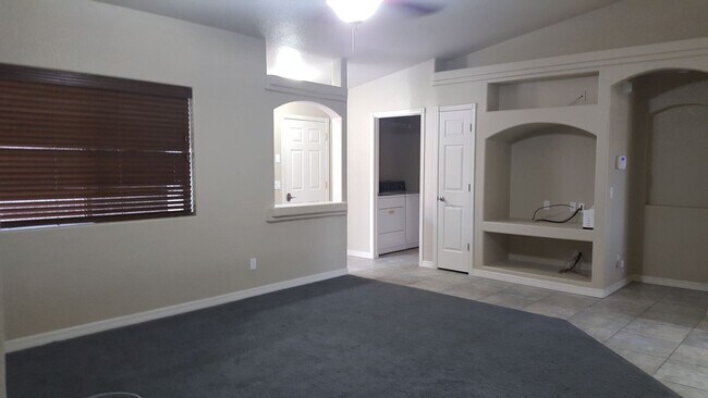 Building Photo - Unfurnished Long Term