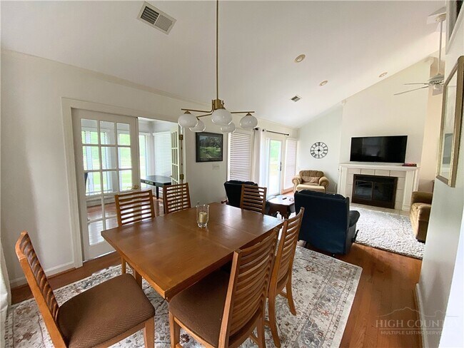 Foto del edificio - 312 Glenwood Dr