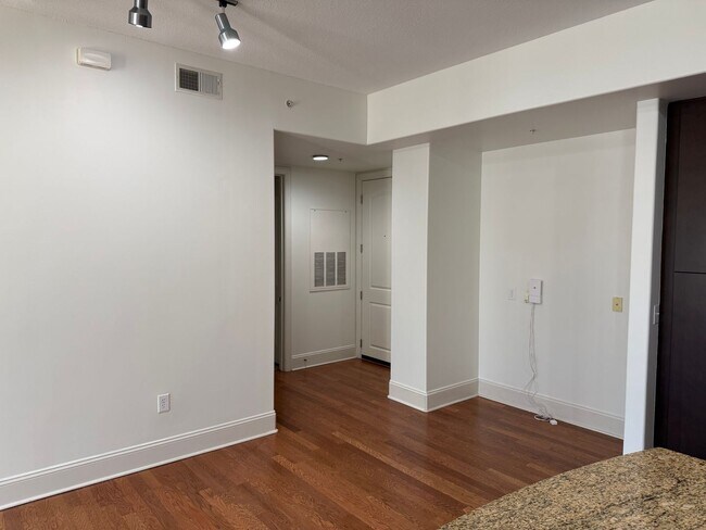 Foto del edificio - 4620 Piedmont Row Dr