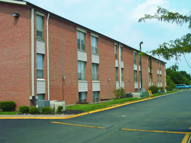 Building Photo - Woodcrest Apartment at 4388