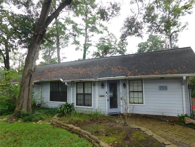 Building Photo - 725 W 42nd St