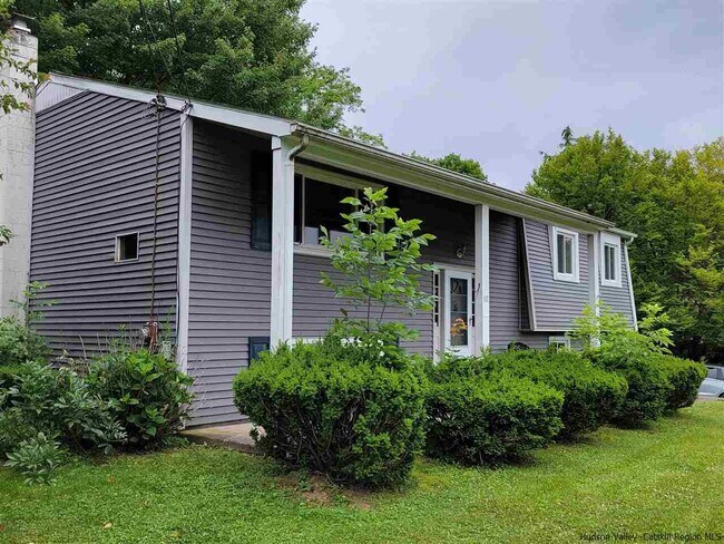 Building Photo - 10 Tina Dr