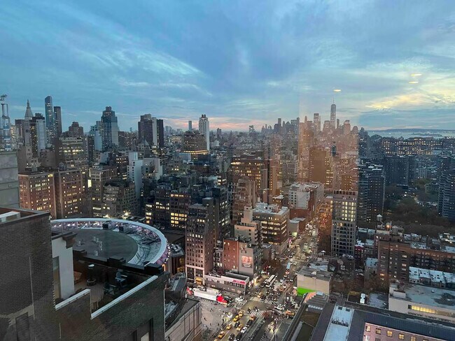 Foto del edificio - 325 W 34th St.