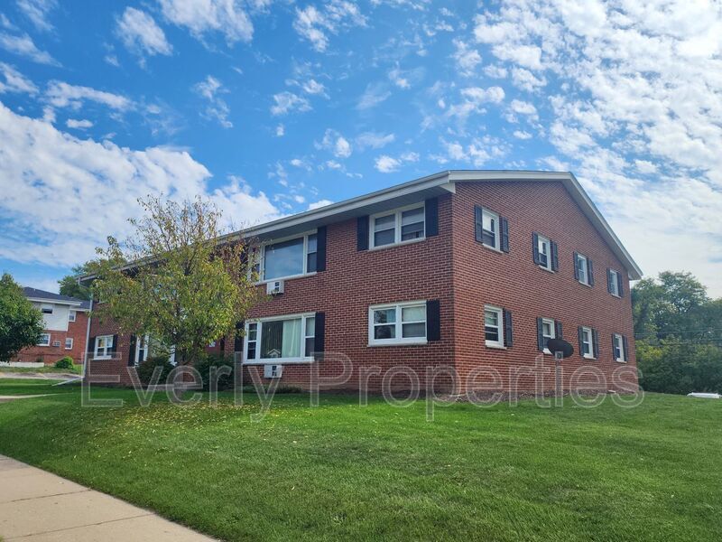 Primary Photo - 10913 W Hampton Ave