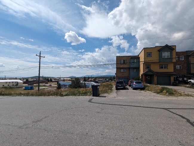 Building Photo - 813 Castello Ave