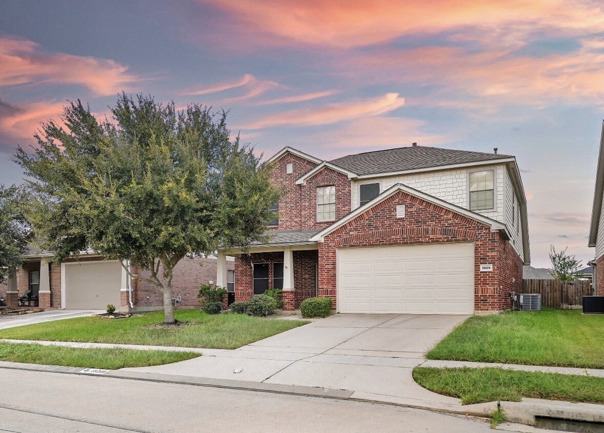 Foto principal - 15206 Bartlett Landing Dr