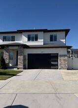Building Photo - 1071 W Sebal Ln