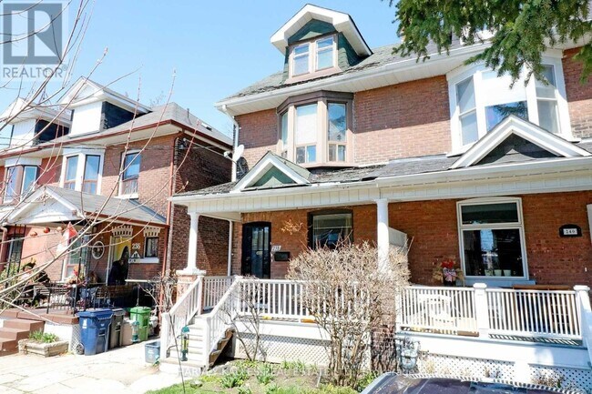 Photo du bâtiment - 238 Strathmore Blvd