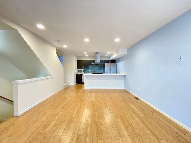 Foto del edificio - Great Townhome For Rent