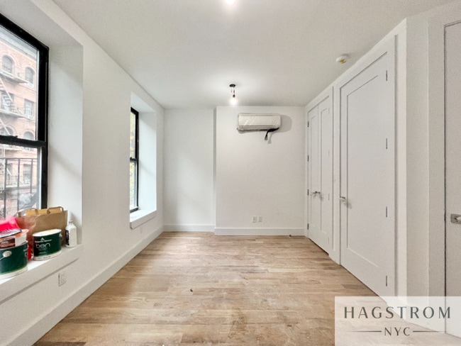Foto del edificio - 322 E 93rd St