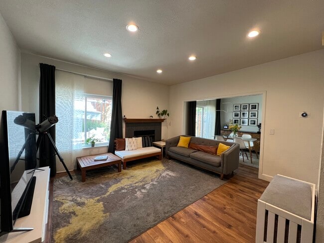 Shared living space - 4135 Stanley Blvd