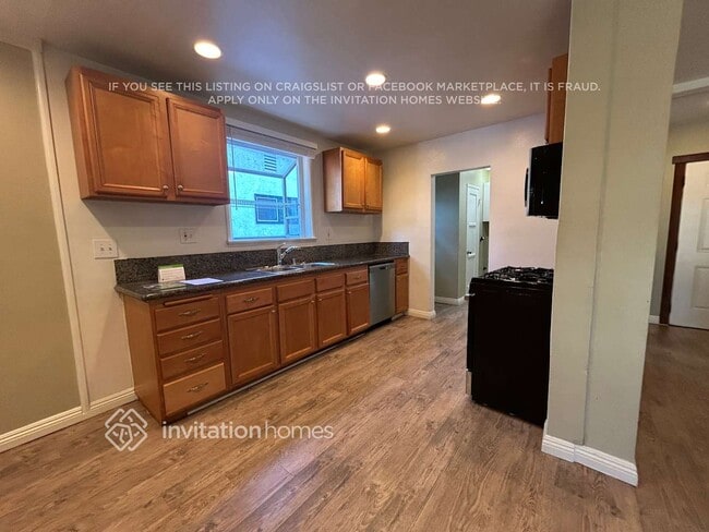 Foto del edificio - 7327 Newcastle Ave