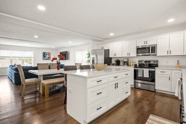Building Photo - 49 Chilmark St