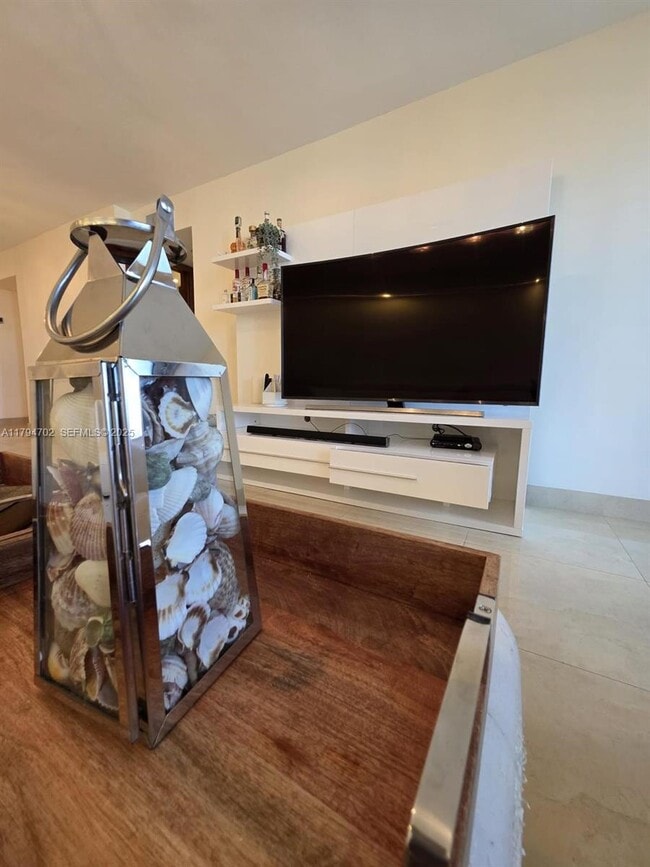 Foto del edificio - 9225 Collins Ave