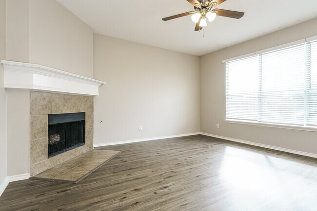 Foto del edificio - 521 Roundrock Ln