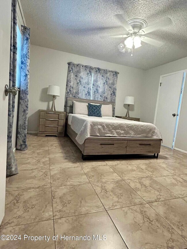 Foto del edificio - 2284 Canfield Dr