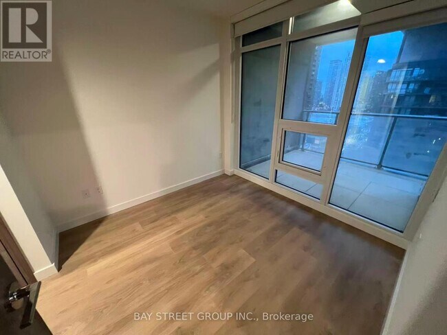 Photo du bâtiment - 3 Concord Cityplace Wy