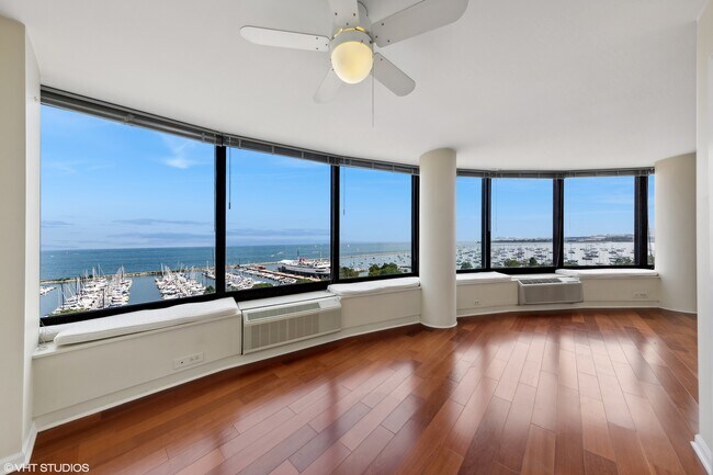 Foto del edificio - 155 N Harbor Dr