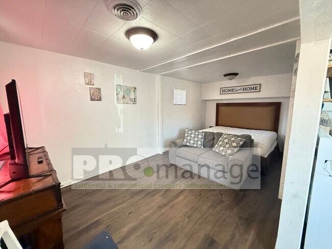 Foto del edificio - 233 E 1st St